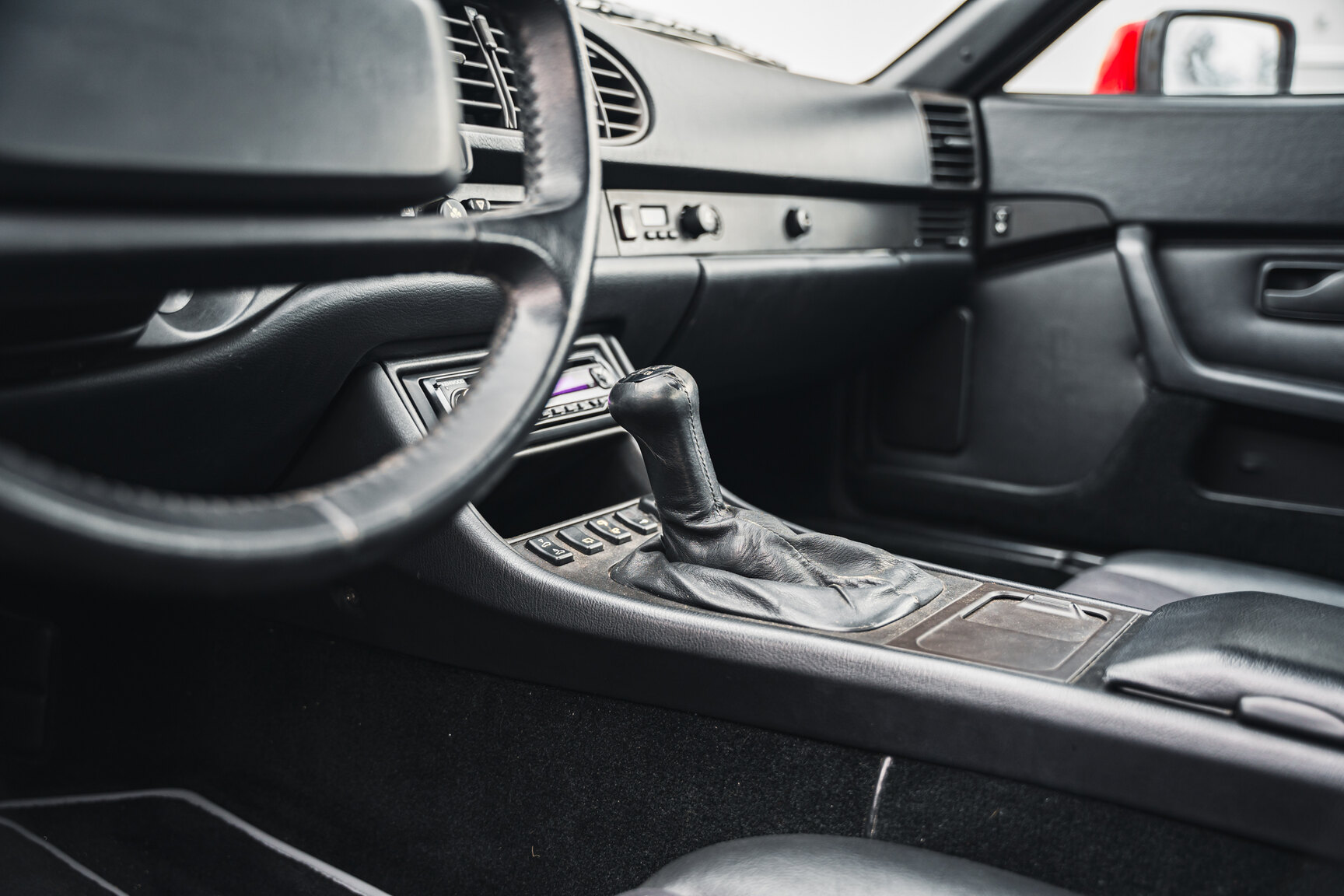 Interior image of 1990 Porsche 944 Turbo