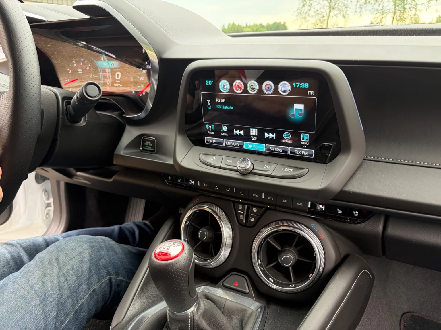 Interior image of 2017 Chevrolet Camaro SS (12)