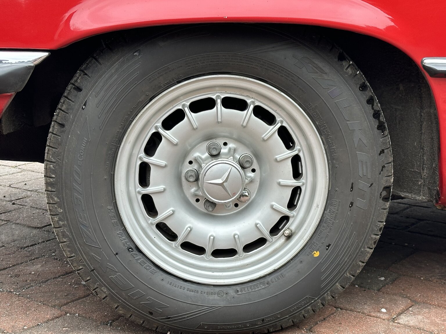 Exterior image of 1973 Mercedes-Benz 450 SL (32)