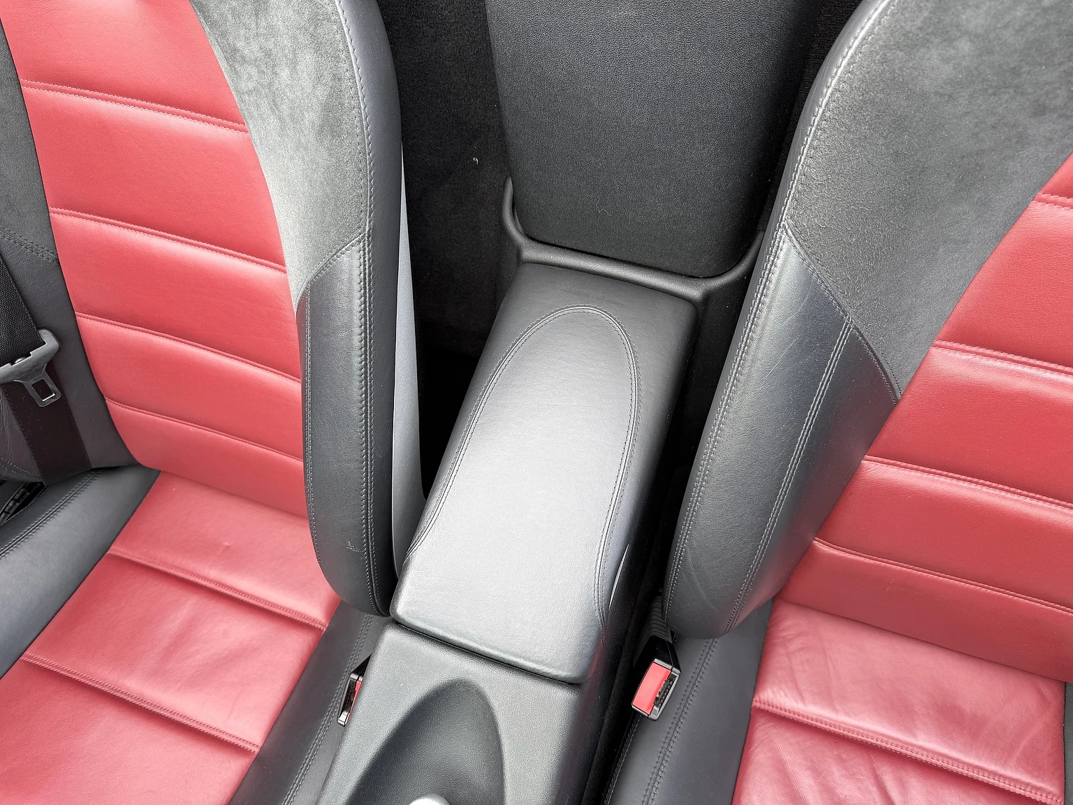 Innenraumfoto von 2005 Mercedes-Benz SLK 55 (32)