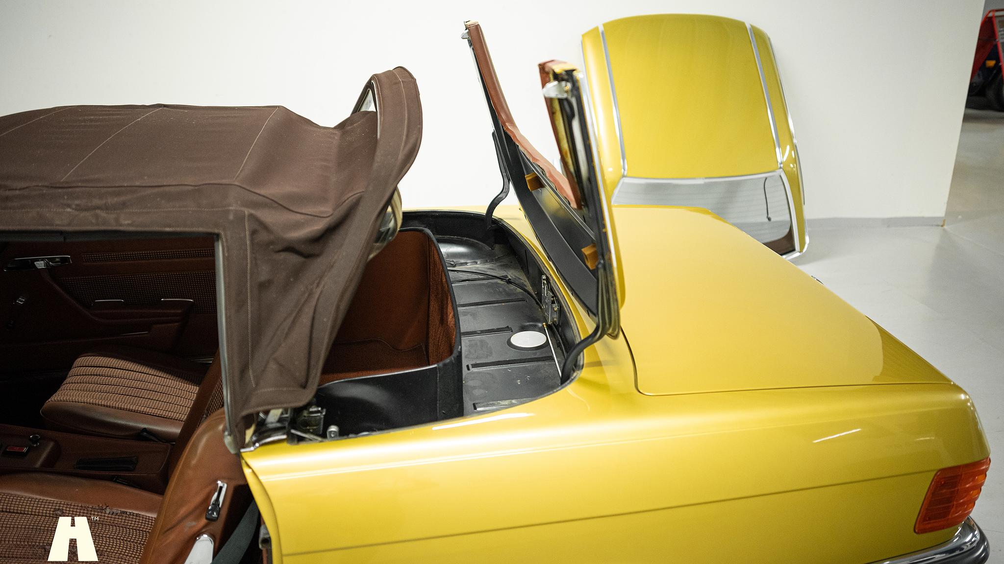 Exteriörbild på 1975 Mercedes SL 350