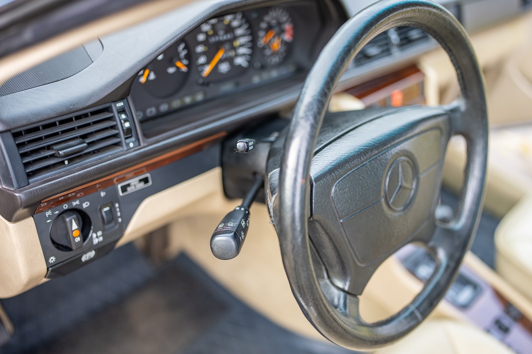 Interiörbild 1992 Mercedes-Benz 300 CE-24