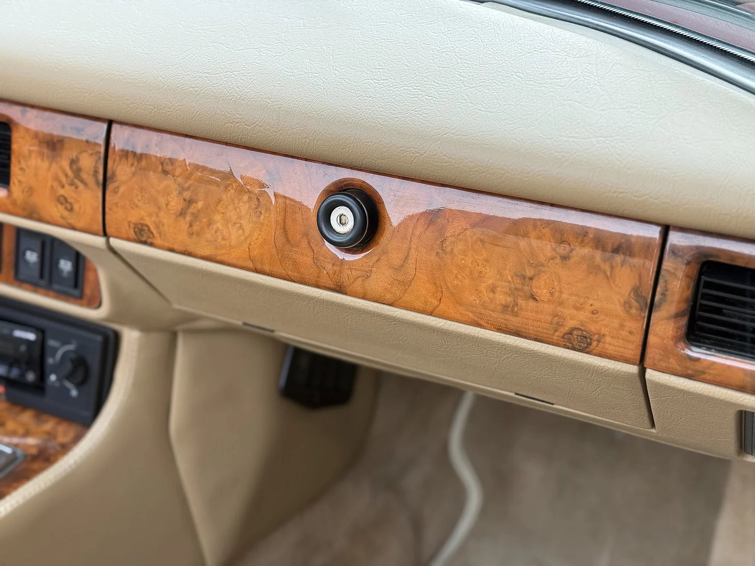 Interior image of 1993 Jaguar XjS Cabriolet (21)