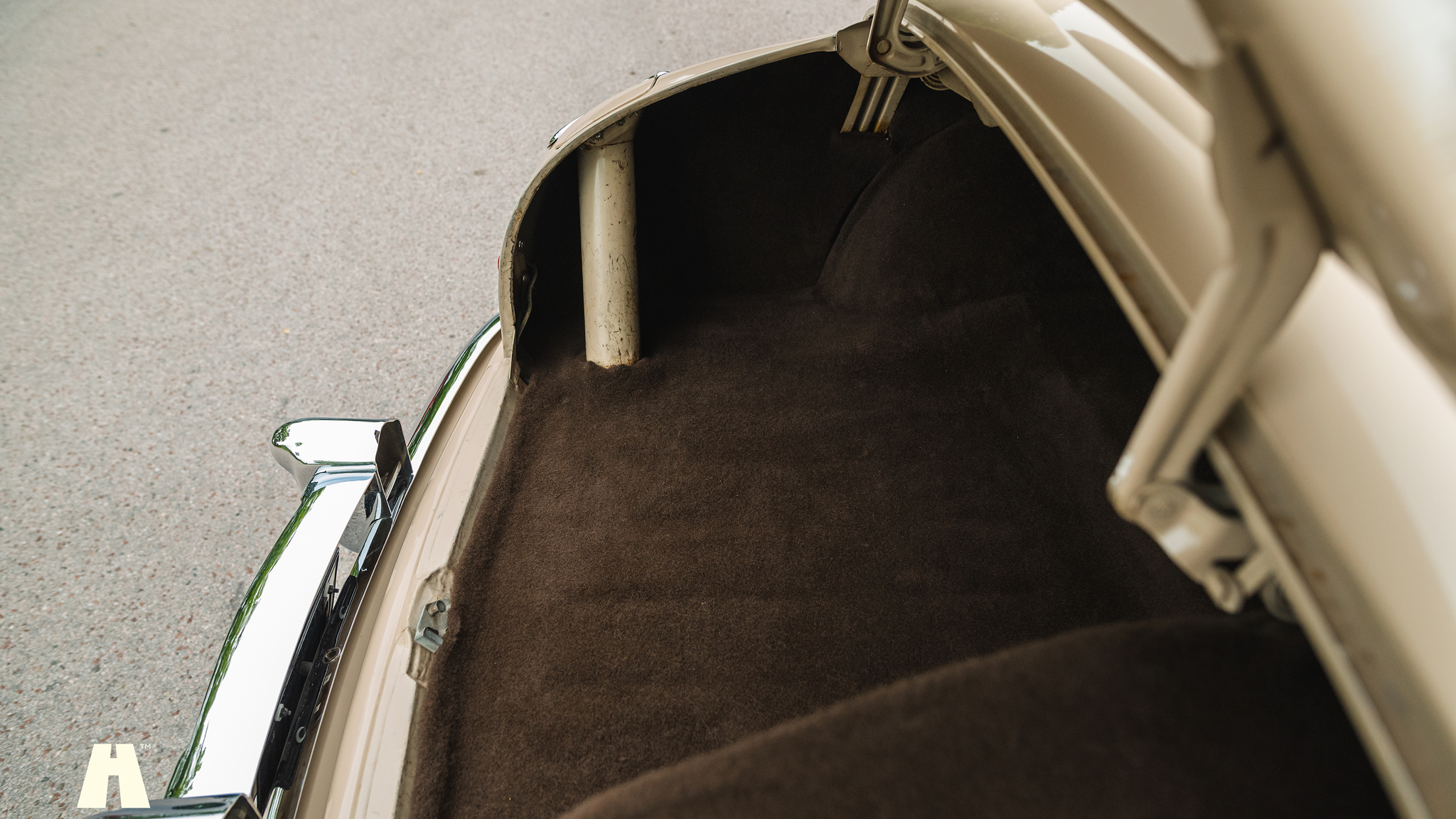 Innenraumfoto von 1950 Mercury Eight Sport Sedan