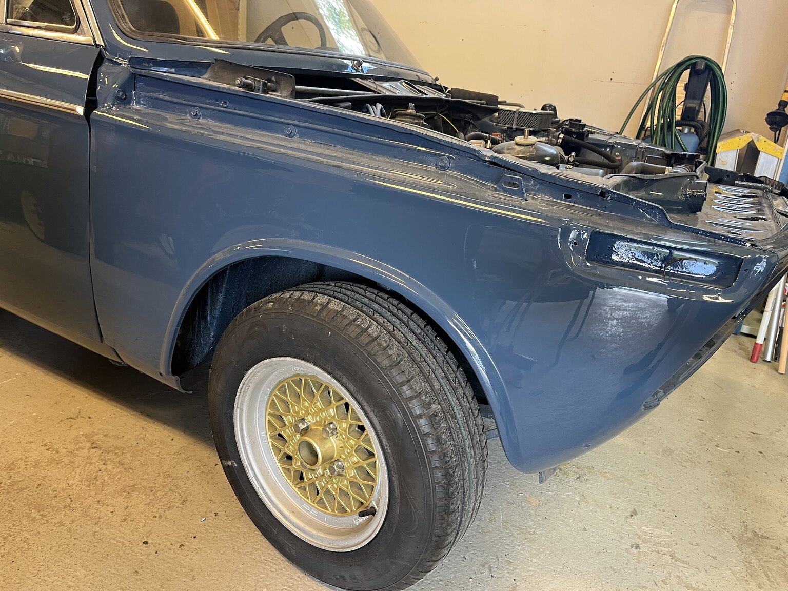 Exterior image of 1972 BMW 2000 Touring