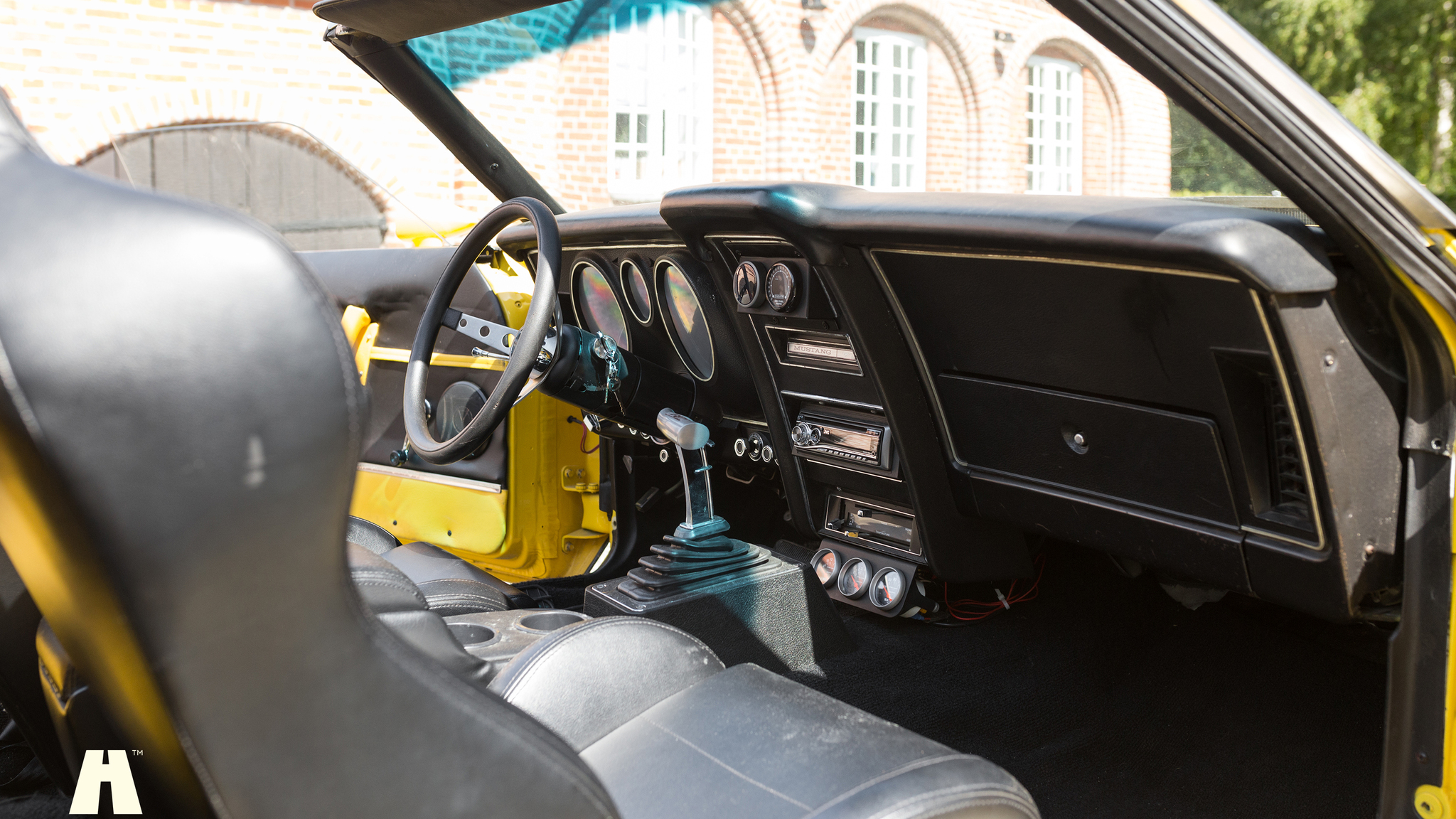 Interior image of 1971 Ford Mustang 429 Cabriolet (56)