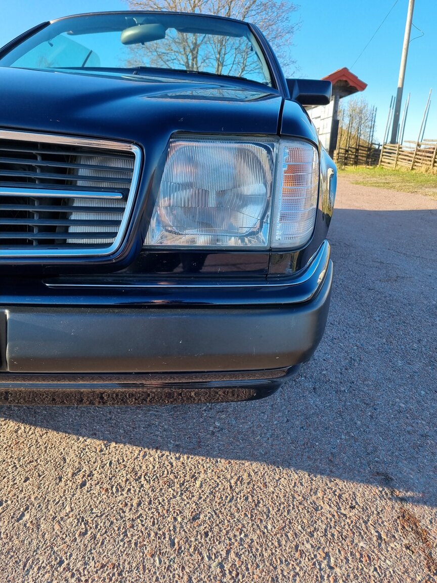 Exteriörbild på 1993 Mercedes-Benz 300 CE Cabriolet