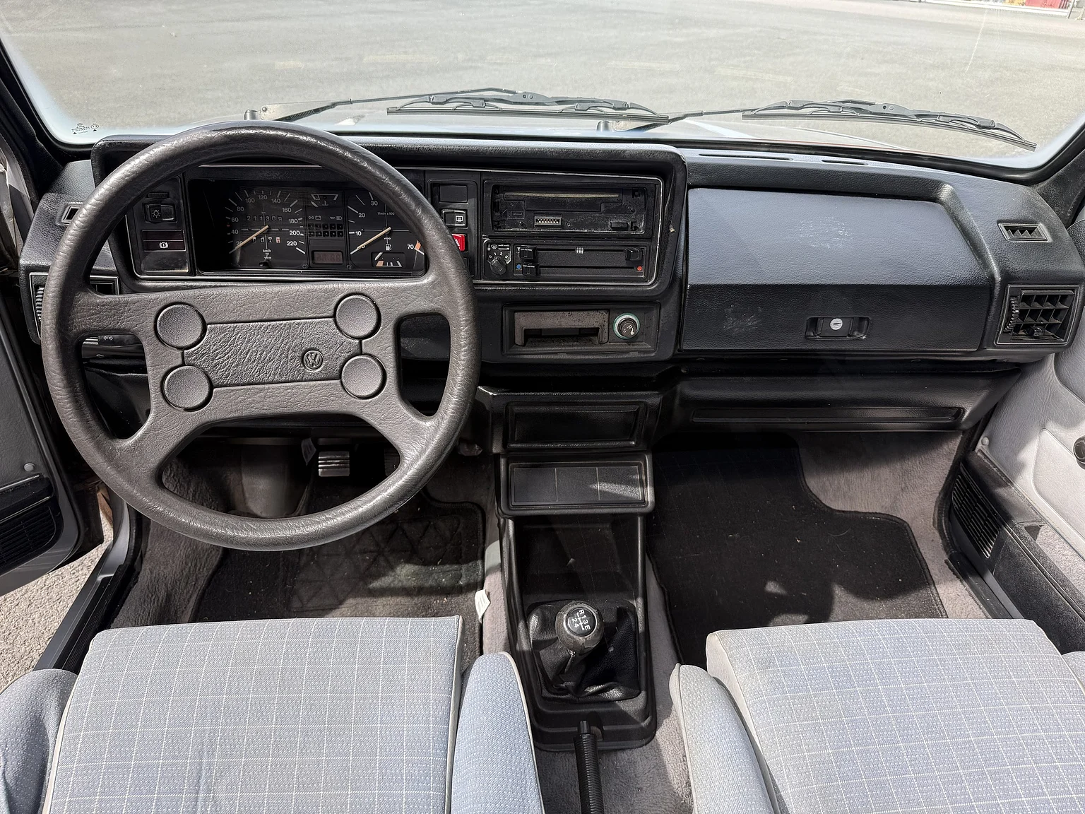 Innenraumfoto von 1987 VW Golf Cabriolet (9)