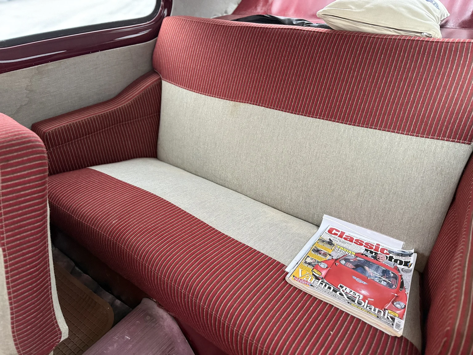 Interior image of 1953 Volvo PV444ES (8)