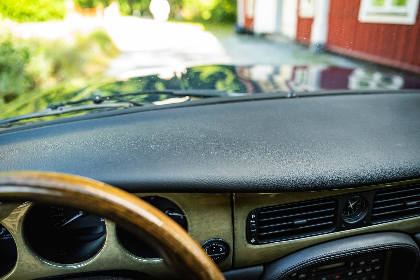 Interior image of 2001 Jaguar XJR