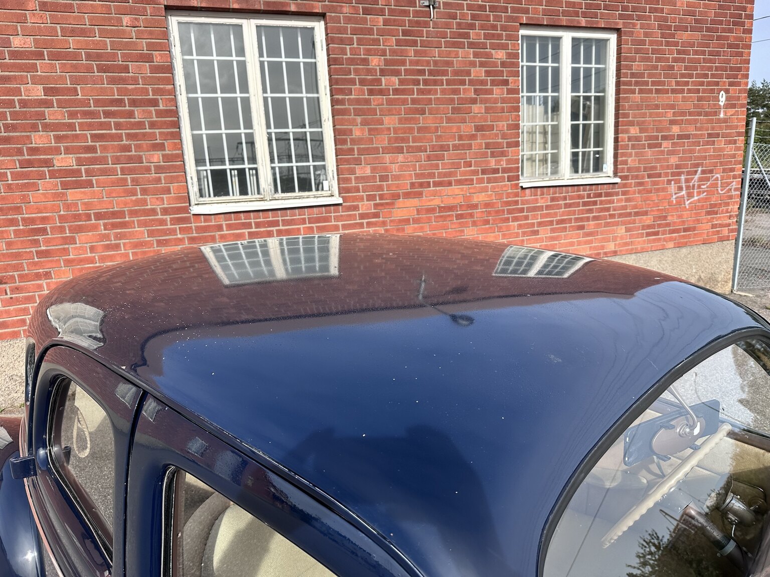 Exterior image of 1938 Lincoln Zephyr Sedan V12