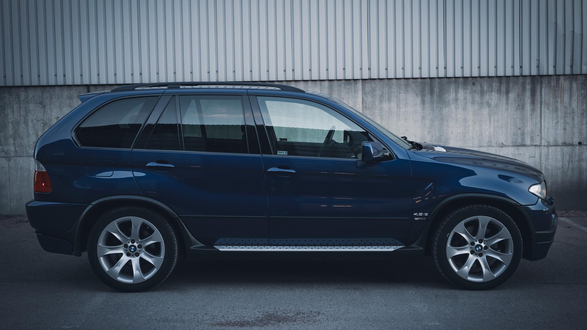 Exteriörbild på 2005 BMW X5 4,8IS (6)