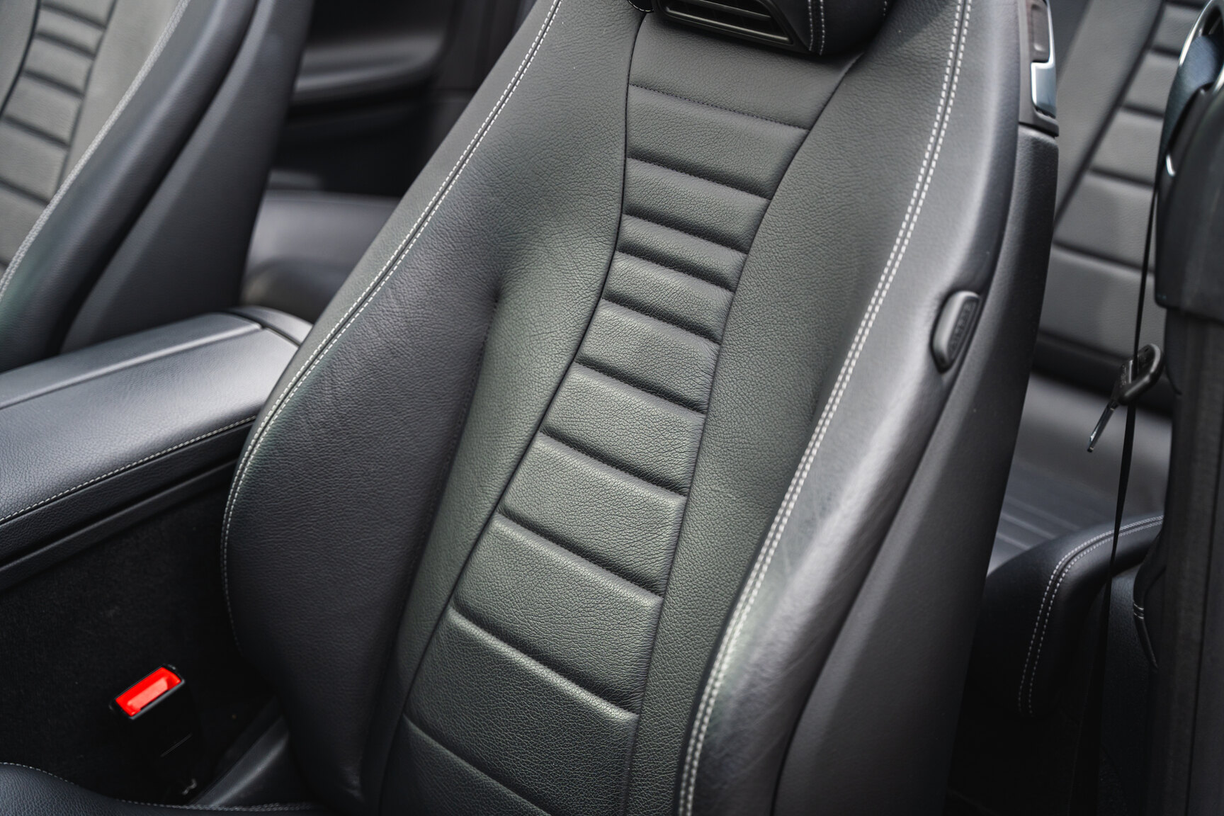 Interiörbild 2019 Mercedes-Benz E300 Cabriolet