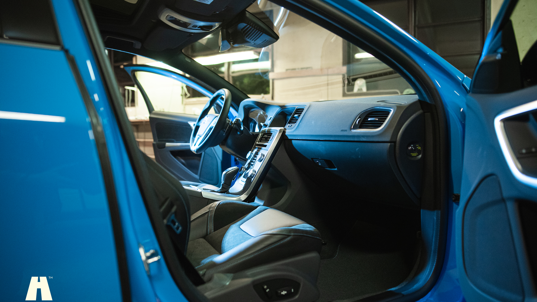 Innenraumfoto von 2017 Volvo V60 Polestar T6