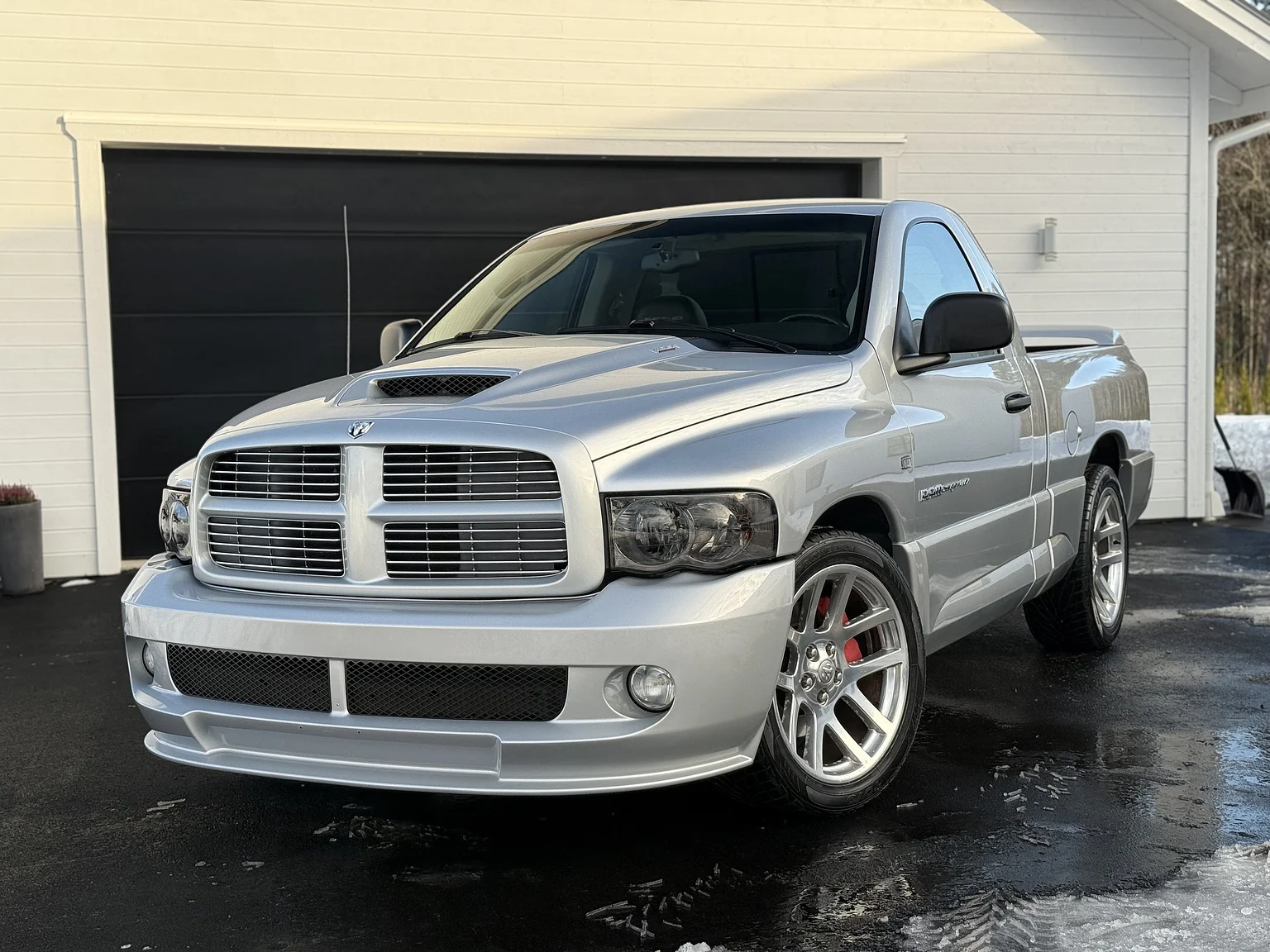 Exteriörbild på 2005 Dodge RAM SRT-10 Regular Cab Manual  (3)