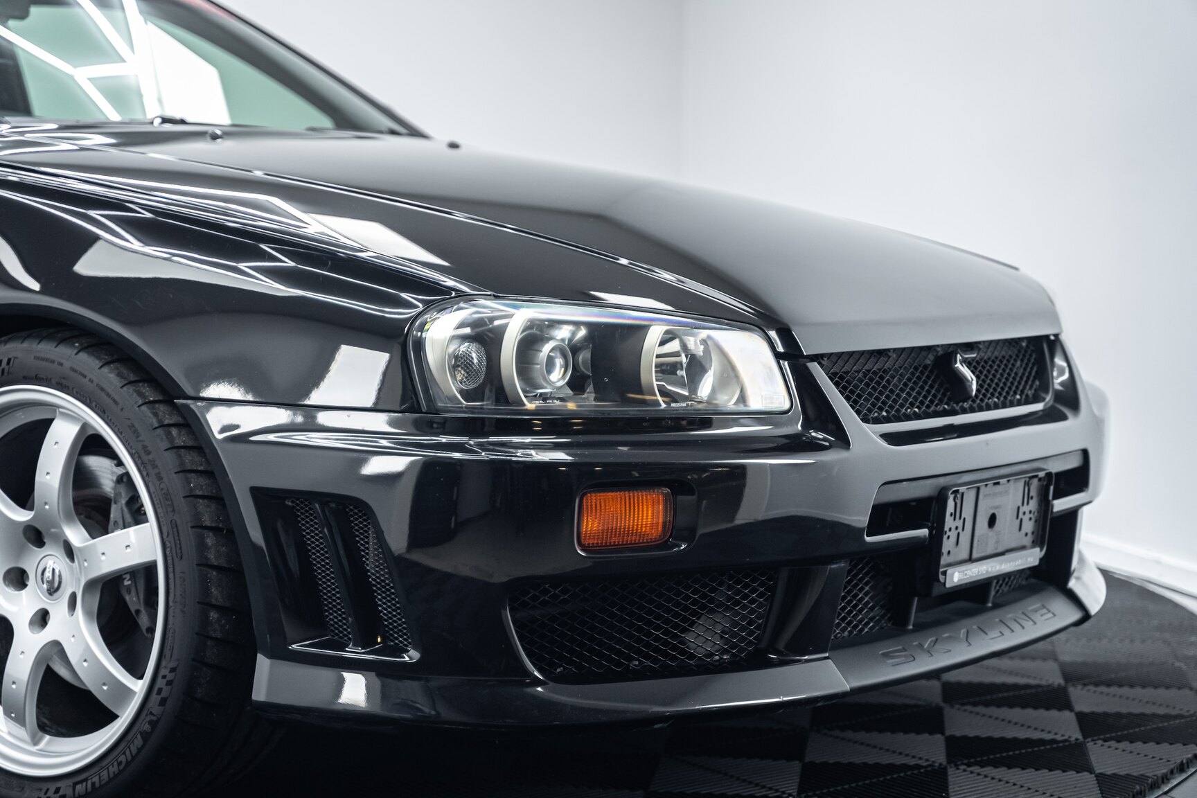 Exteriörbild på 2000 Nissan Skyline R34 GT-T Coupé