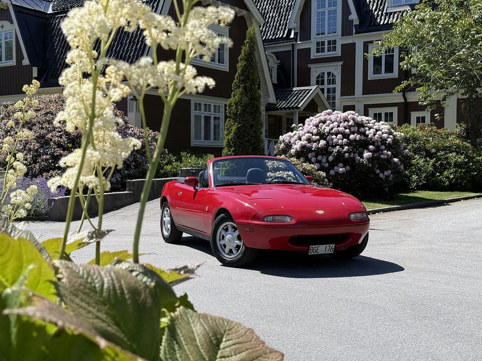 Exterior image of 1991 Mazda MX-5 Miata (1)
