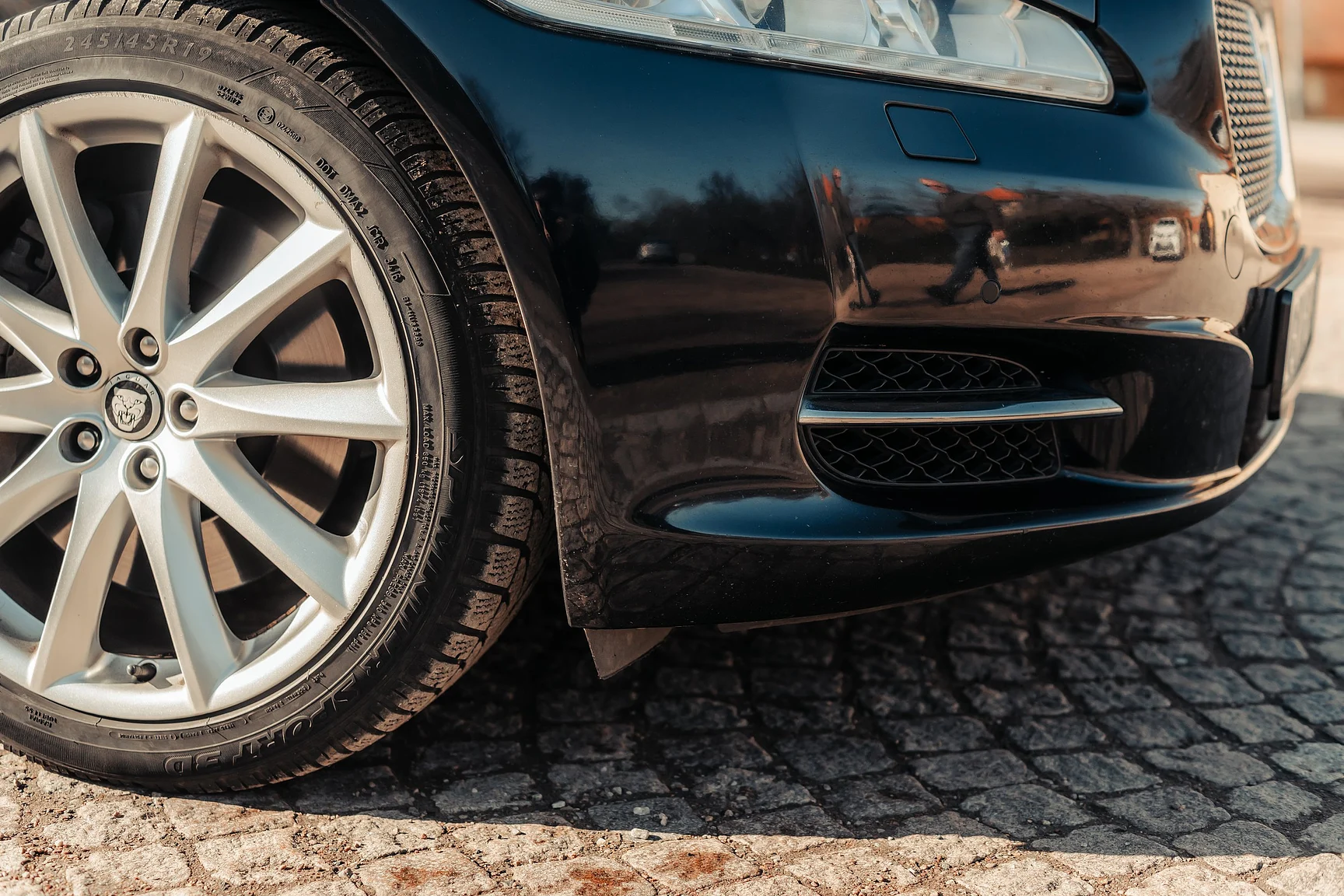 Exteriörbild på 2012 Jaguar XJ (51)