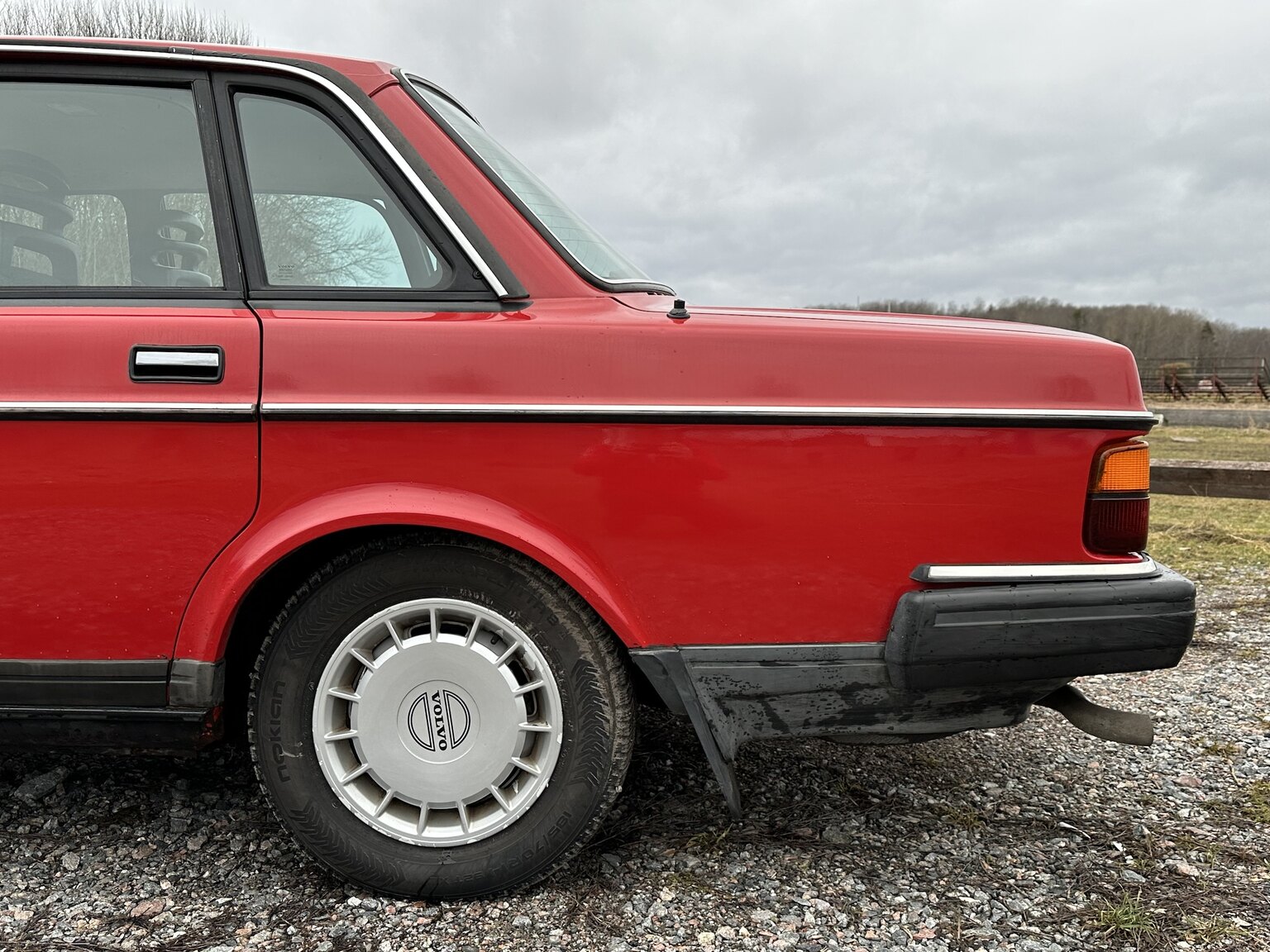 Exteriörbild på 1990 Volvo 240 (25)