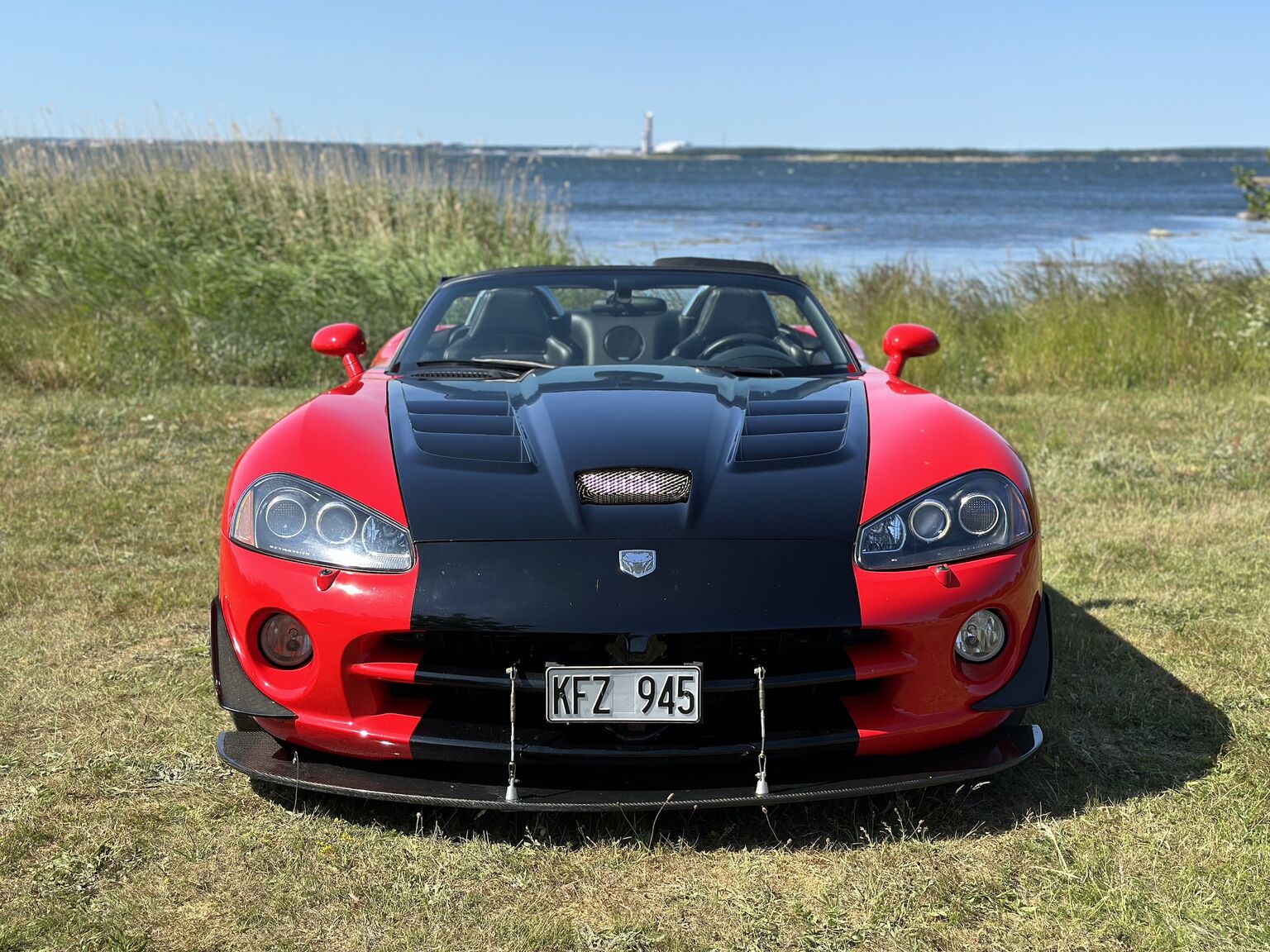 Exterior image of 2004 Dodge Viper SRT-10 (17)