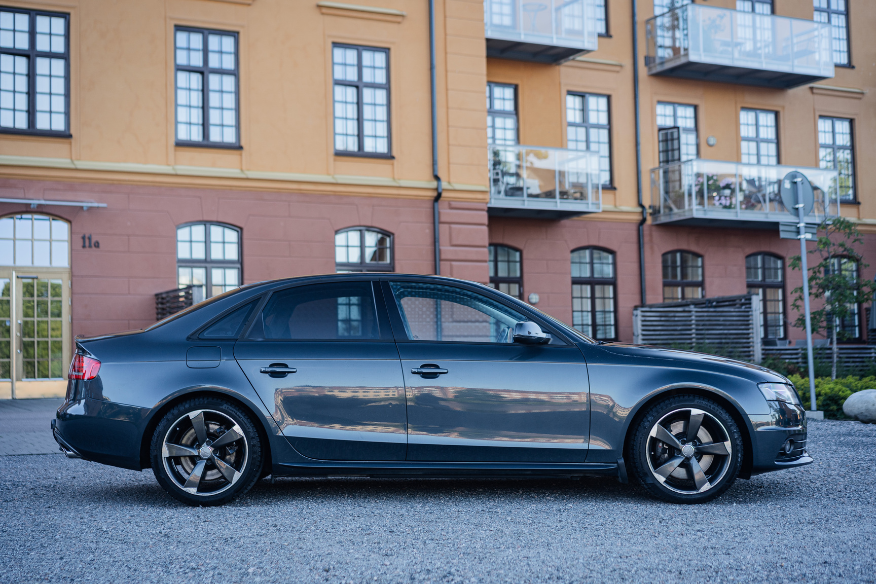 Exterior image of 2011 Audi S4 (5)