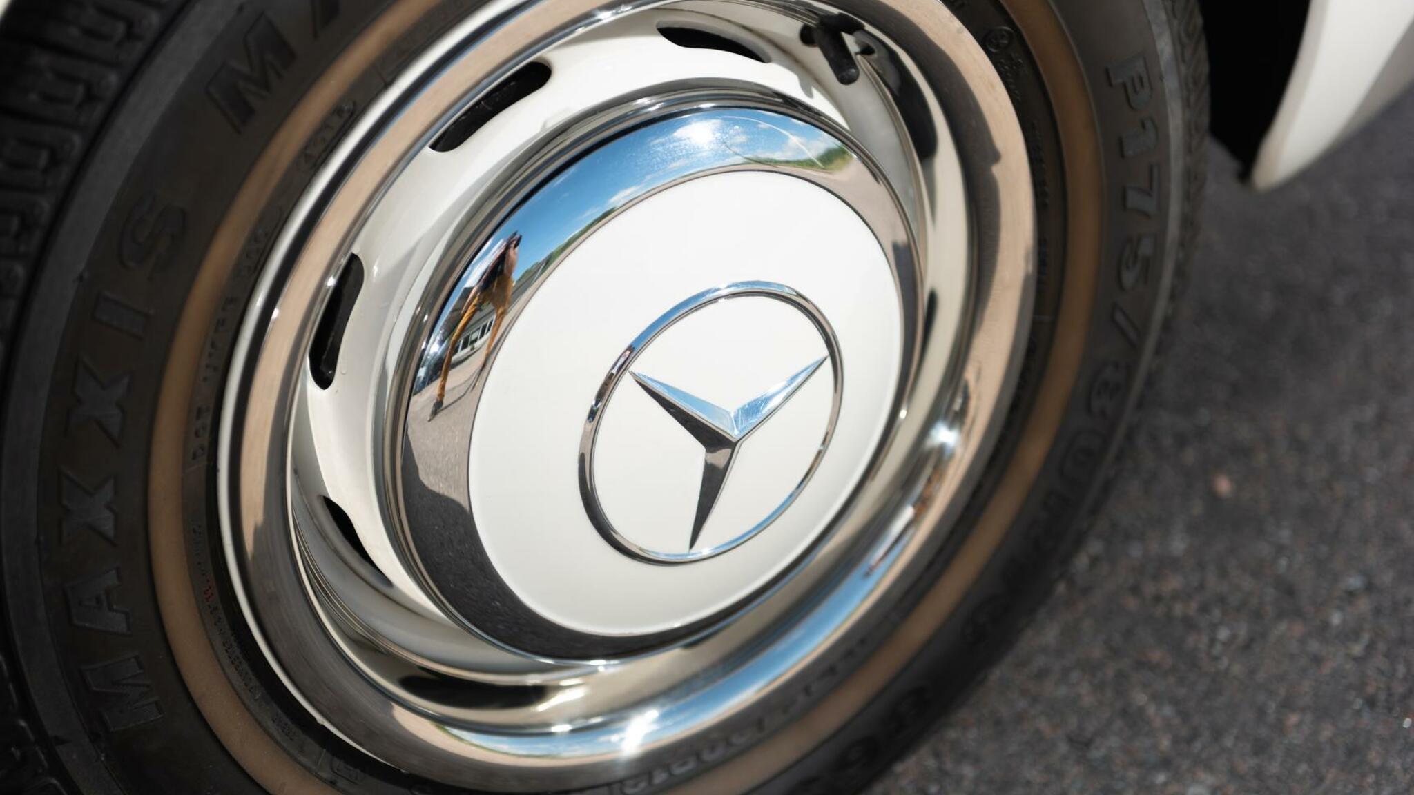 Aussenfoto 1956 Mercedes Benz 190 SL Roadster (52)