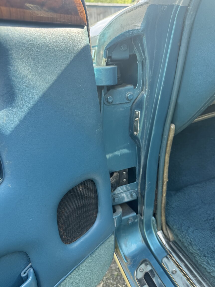 Interior image of 1976 Rolls-Royce Silver Shadow