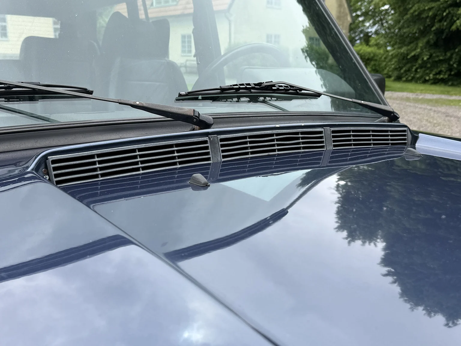 Exterior image of 1990 Range Rover Vogue SE 3.9 (54)