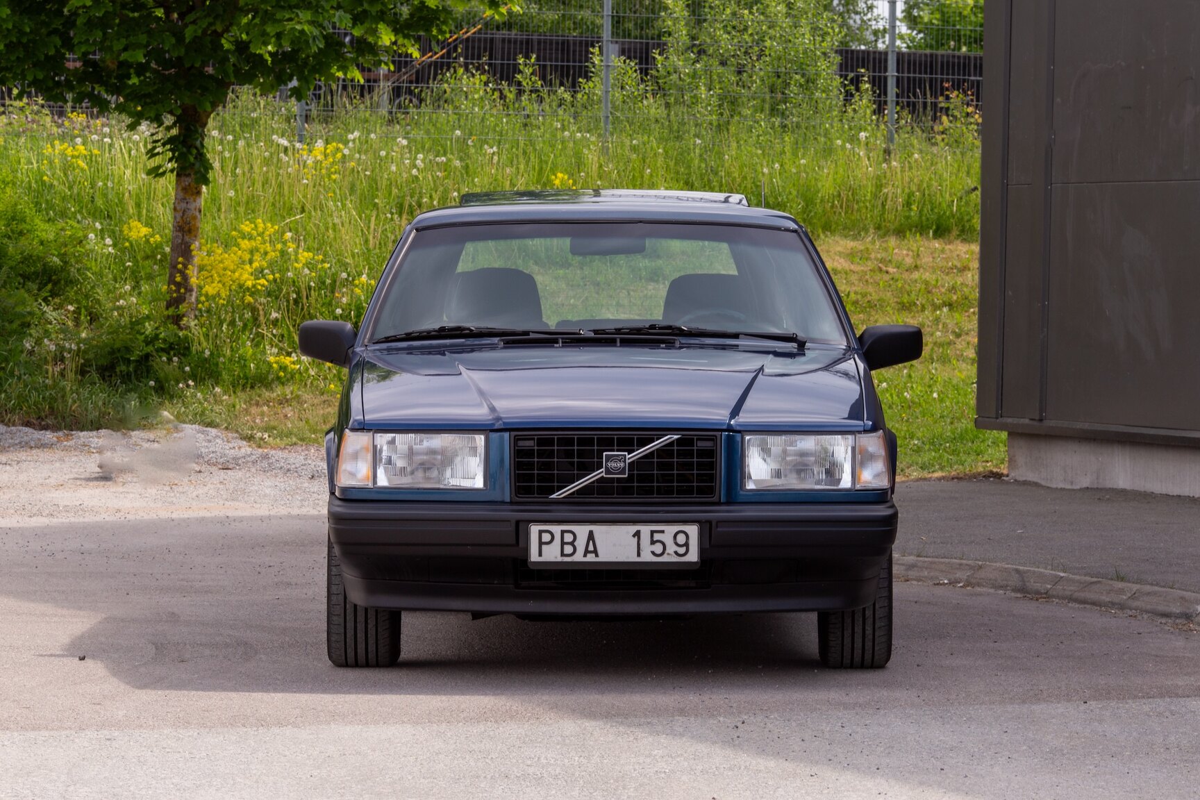 Exterior image of 1990 Volvo 745 Turbo (3)