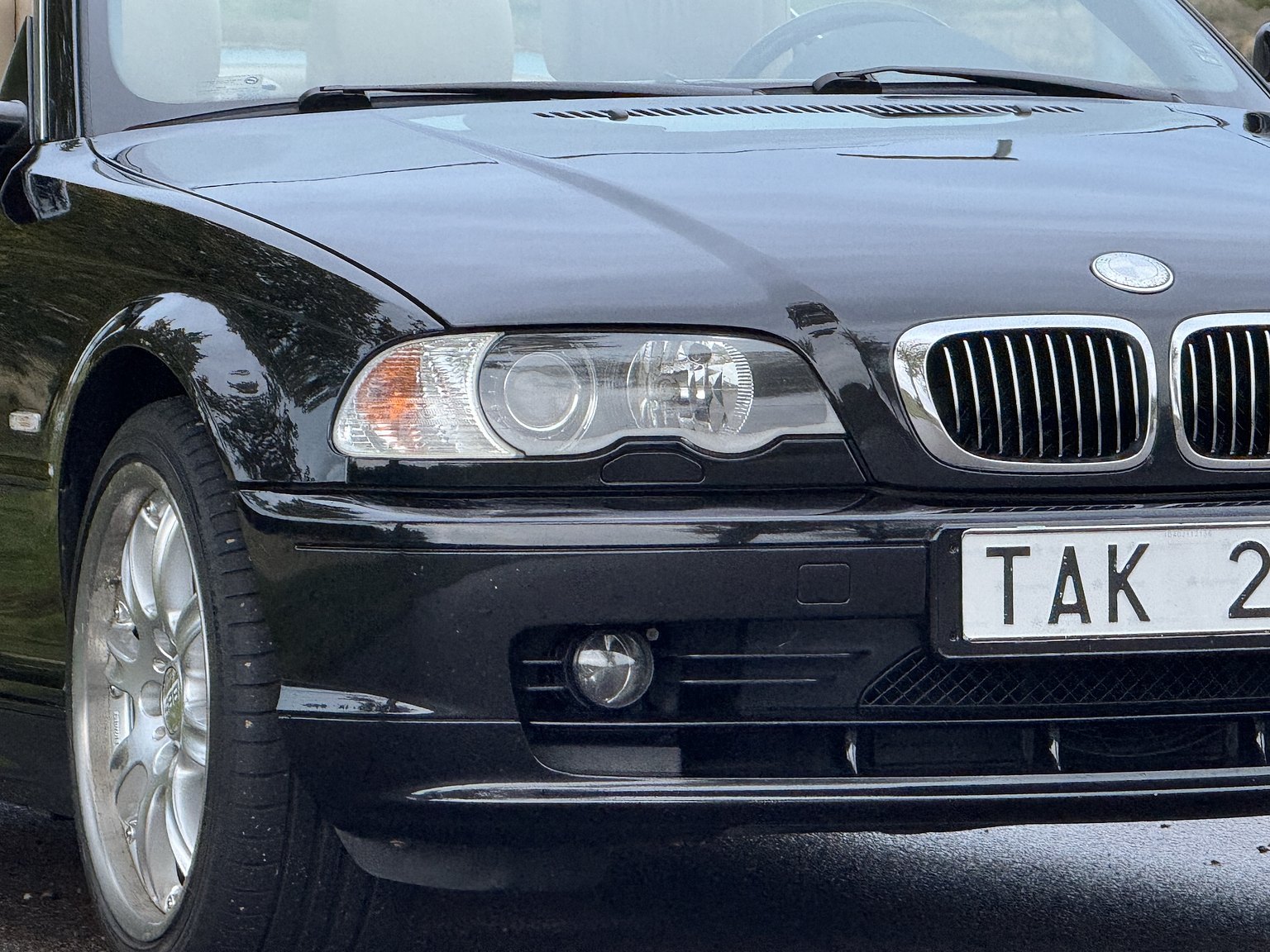 Exteriörbild på 2001 BMW 325IA CAB