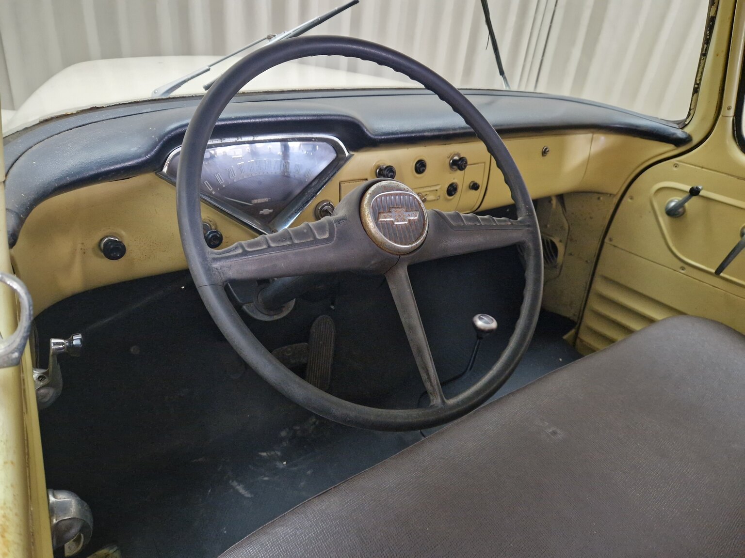 Innenraumfoto von Chevrolet Apache (SÅLD PÅ PLATS) 