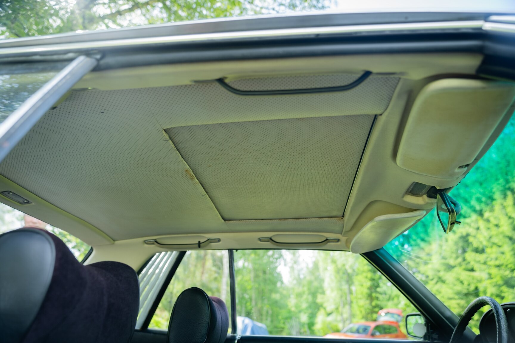 Interior image of 1975 Mercedes-Benz 350 SLC
