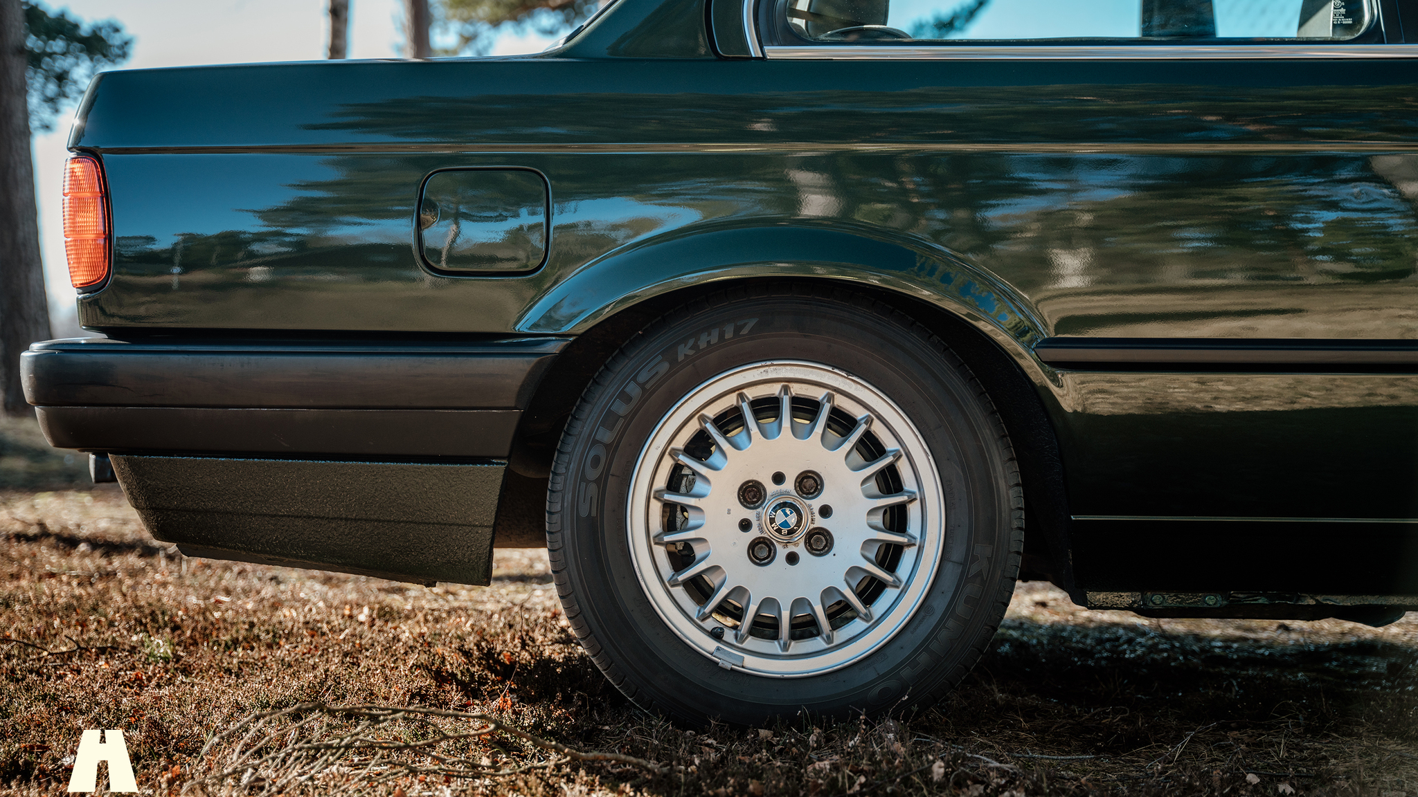 Exterior image of 1988 BMW 325 Coupé (11)