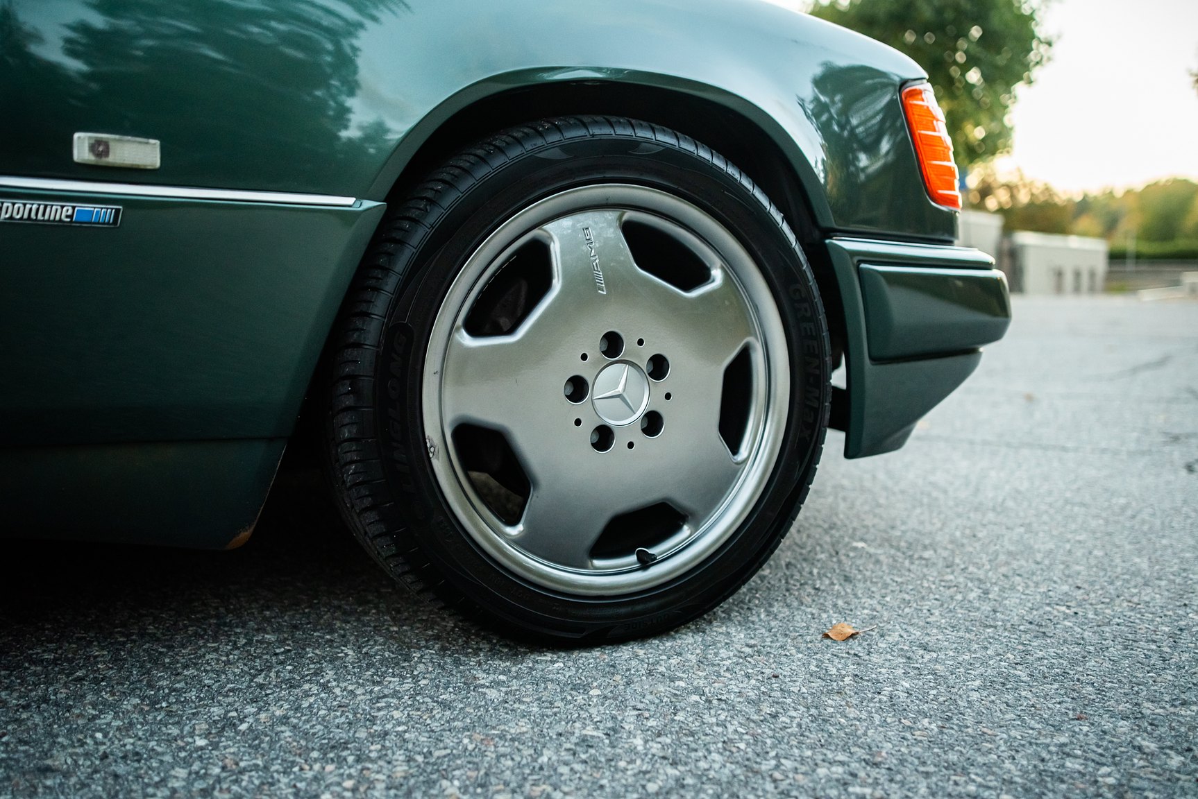 Exterior image of 1996 MERCEDES-BENZ E 320 T