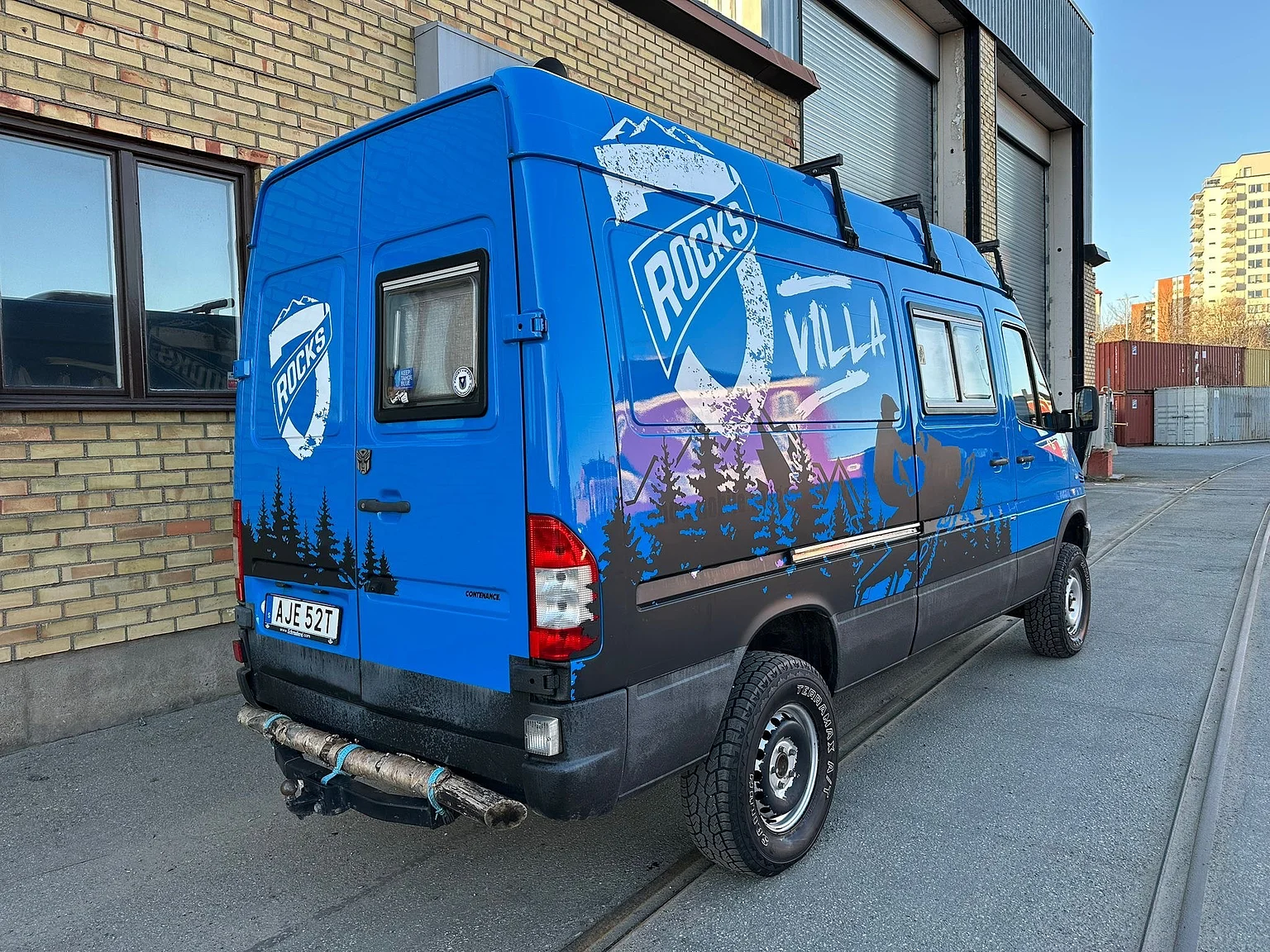 Exteriörbild på 2004 Mercedes-Benz Sprinter 4x4 Campervan/Overlander (3)