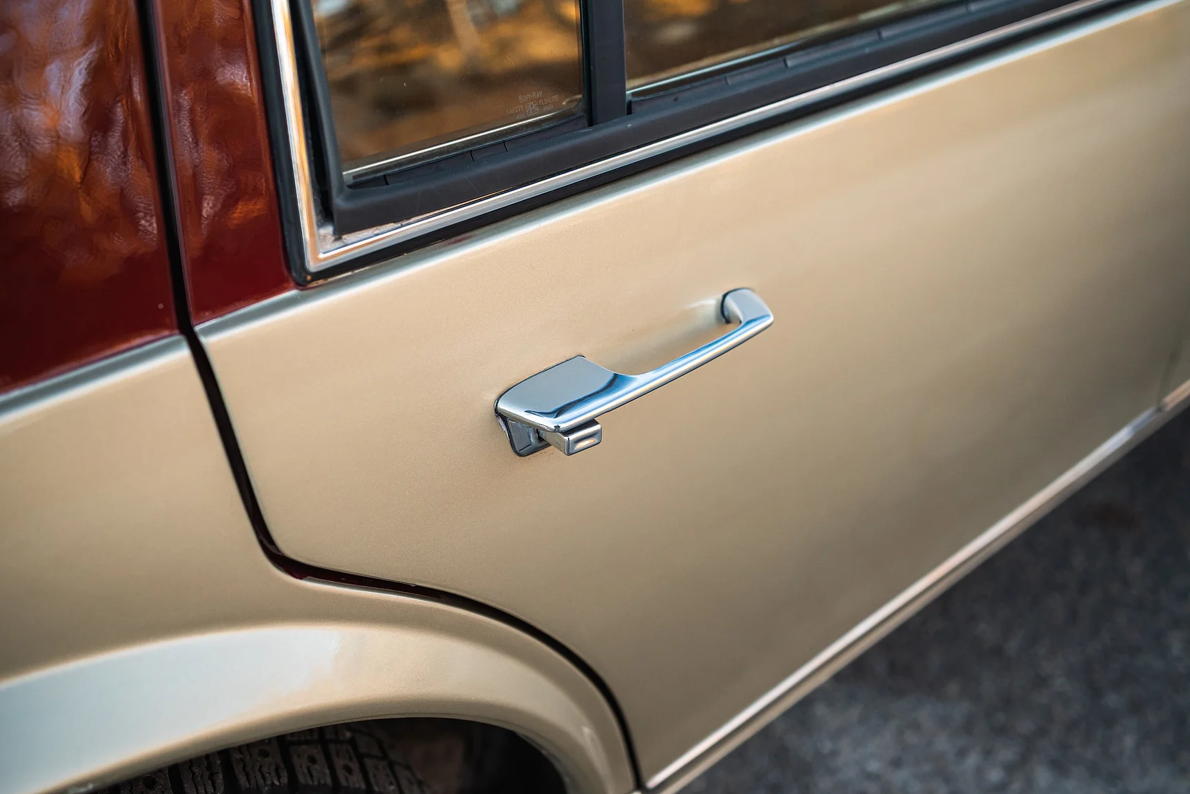 Exterior image of 1989 Cadillac Seville (40)