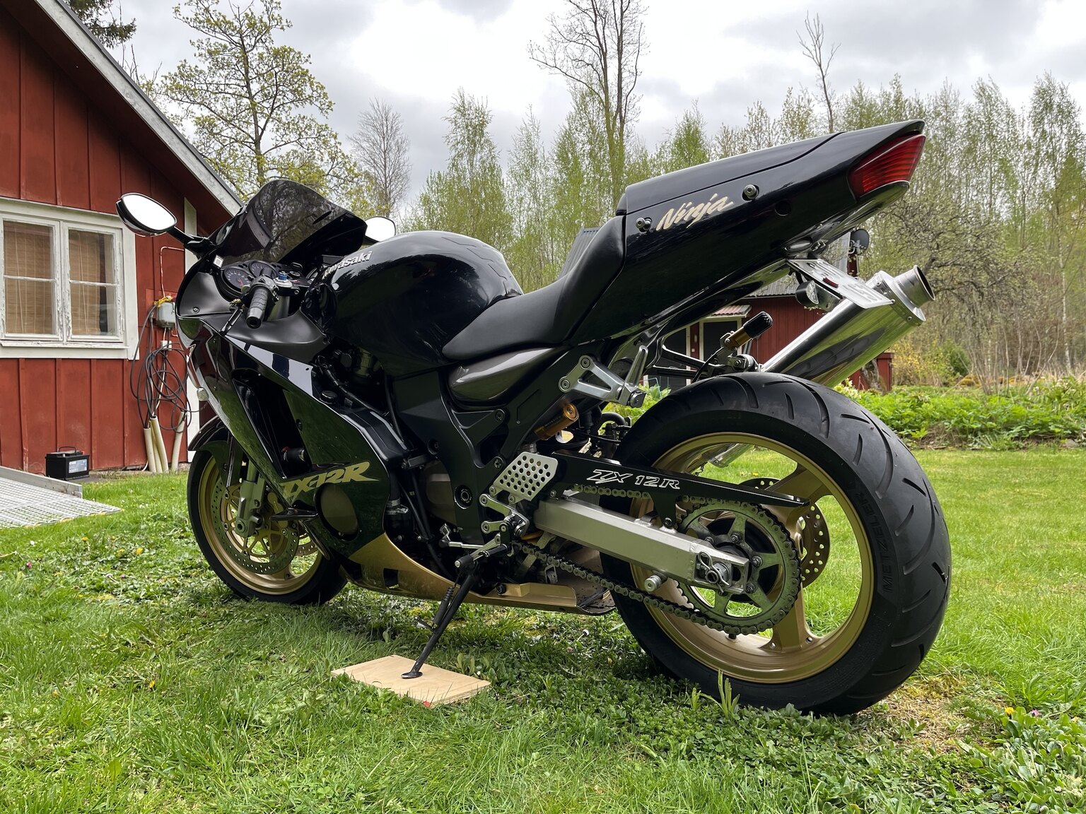 Exteriörbild på 2002 Kawasaki Ninja ZX-12R