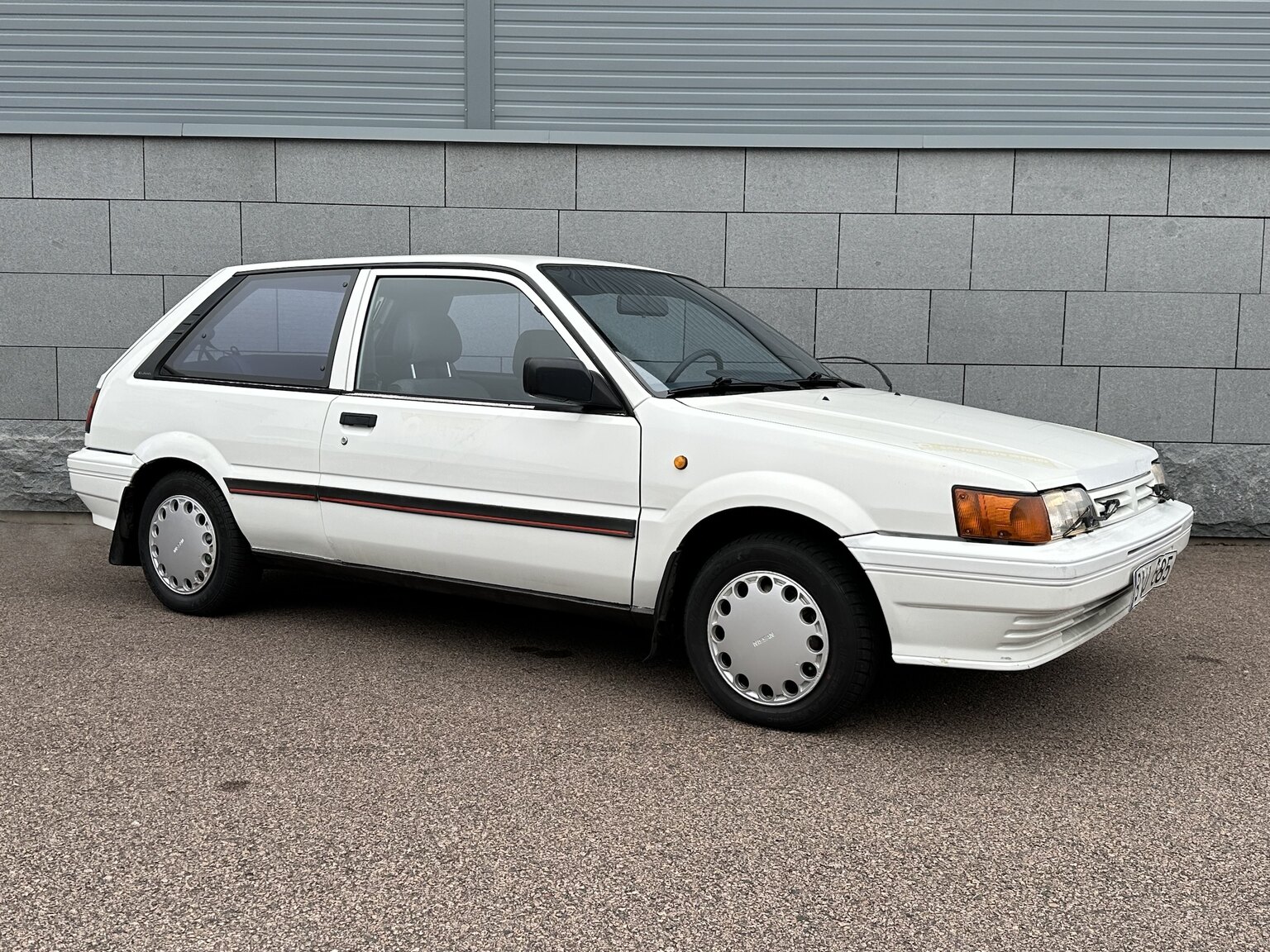 Exterior image of 1988 Nissan Sunny (48)