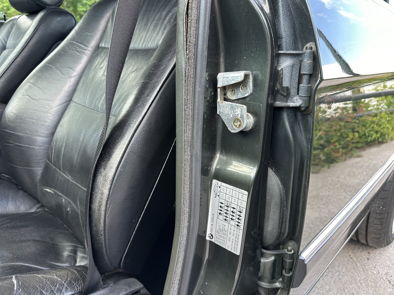 Interior image of 1985 BMW 525E