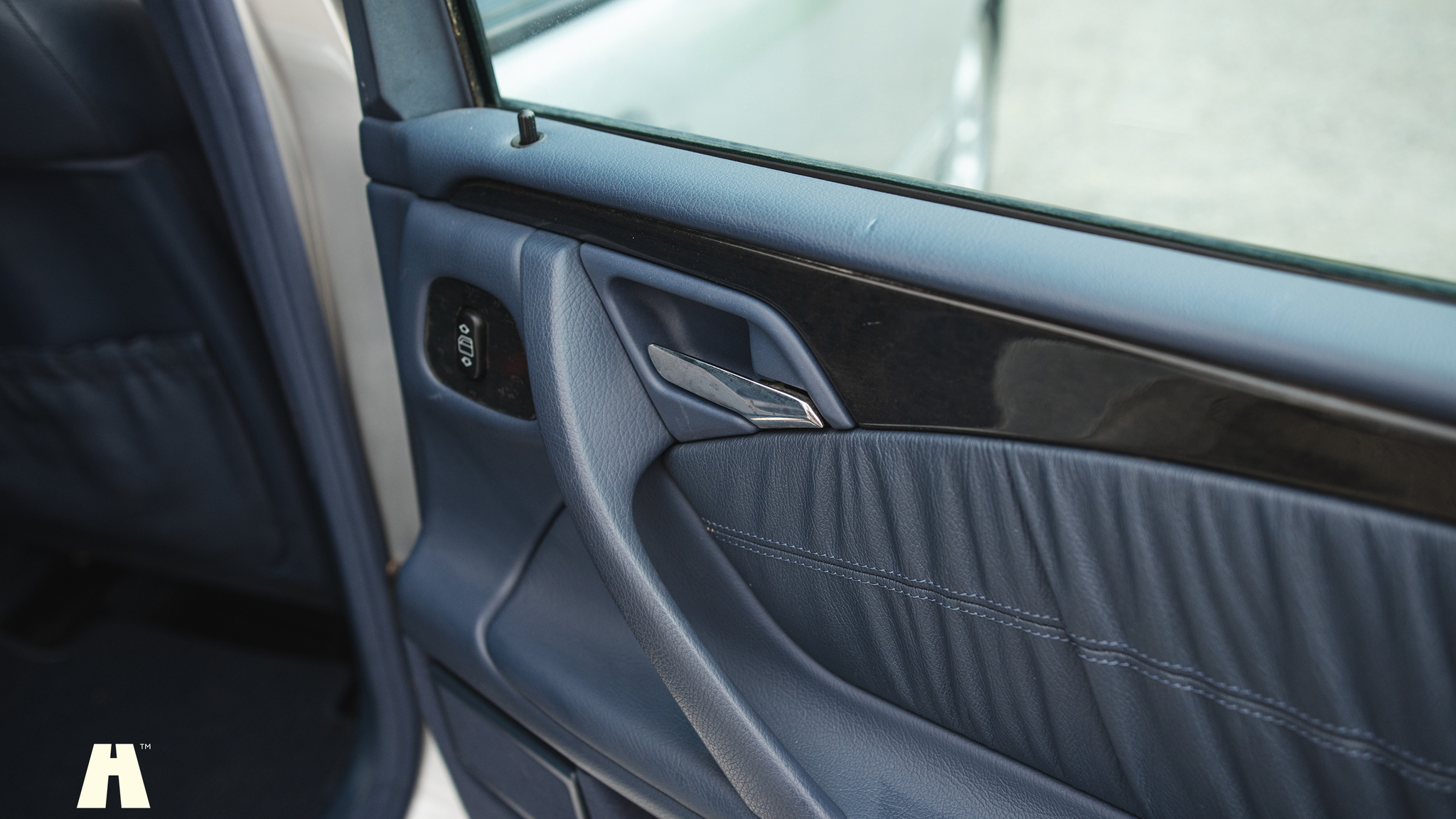 Innenraumfoto von 2000 Mercedes E430