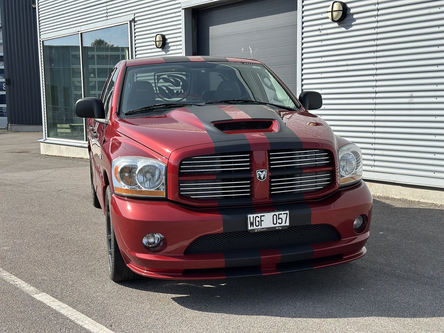 Exteriörbild på 2006 Dodge Ram SRT10