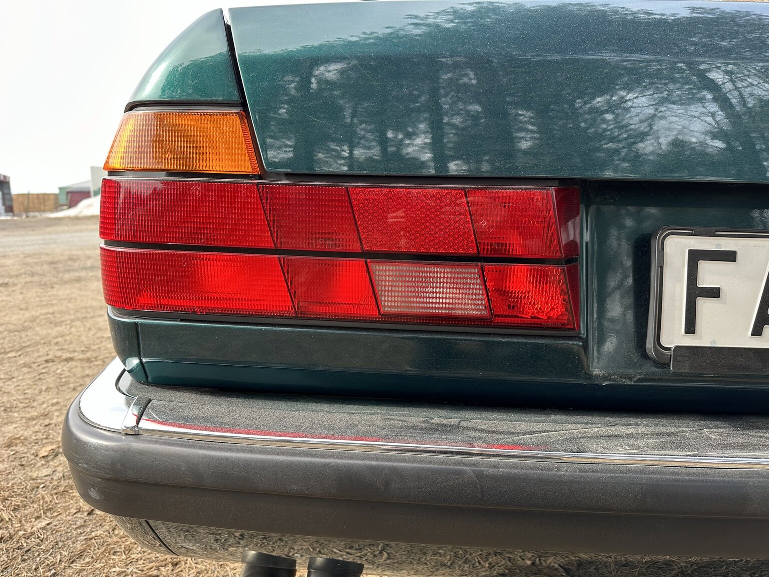 Exterior image of 1992 BMW 740iA (47)