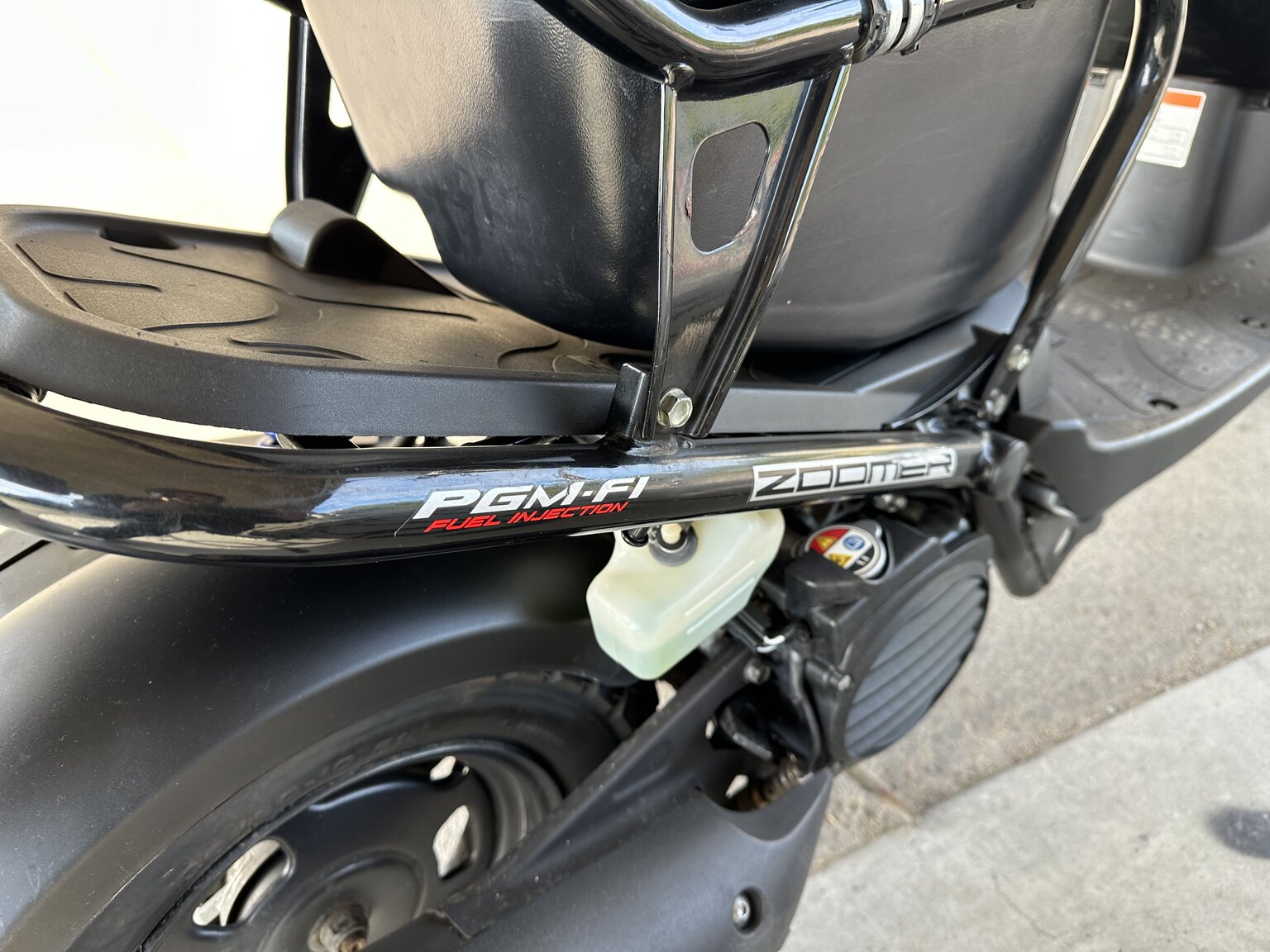 Exterior image of 2010 Honda NPS 50 Zoomer