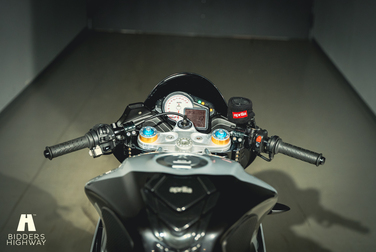 Exteriörbild på 2016 Aprilia Tuono V4 Factory