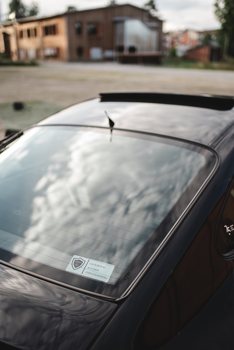 Exterior image of 1998 Porsche 996 Carrera 