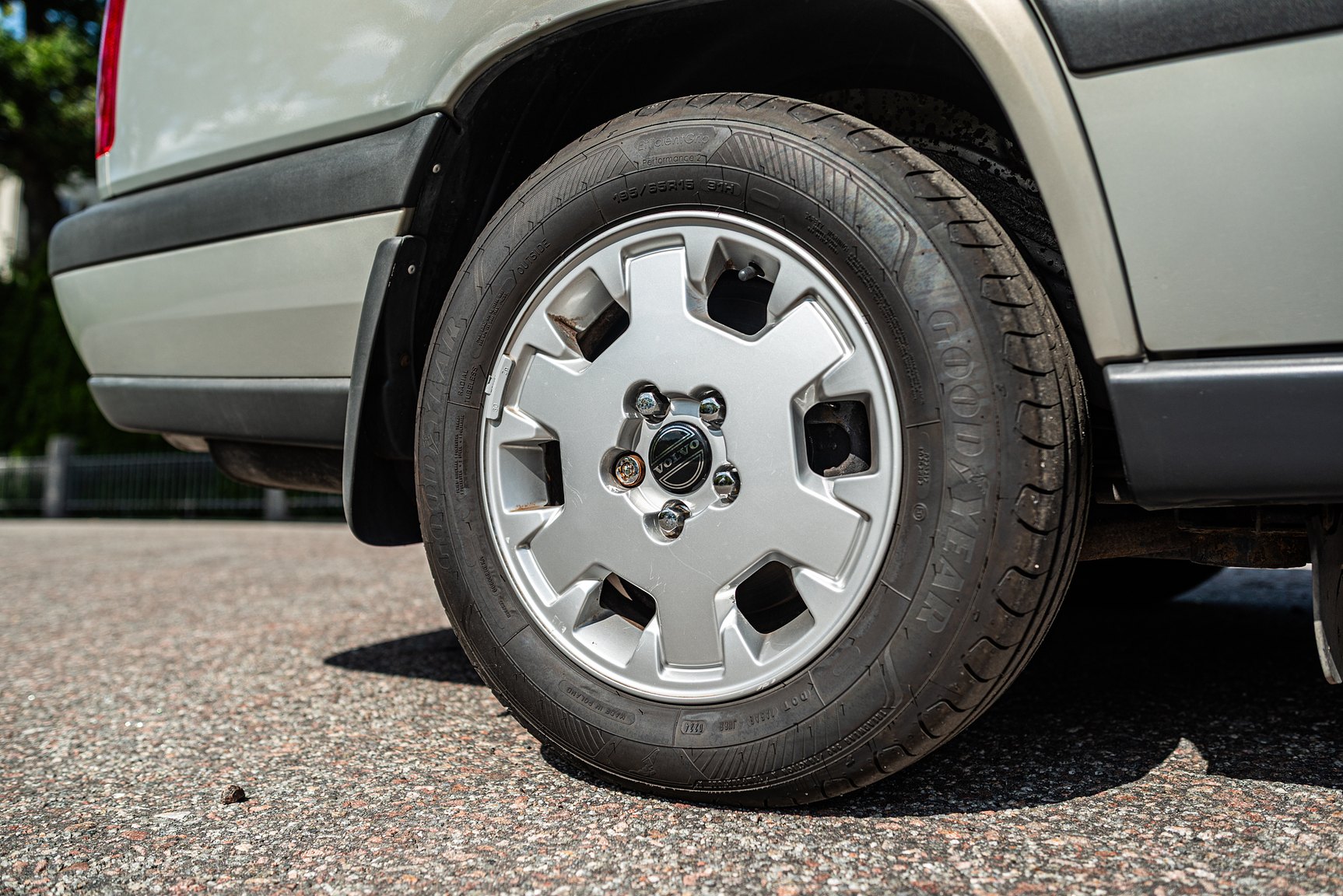 Exterior image of 2000 Volvo V70 XC 2.4 T AWD 
