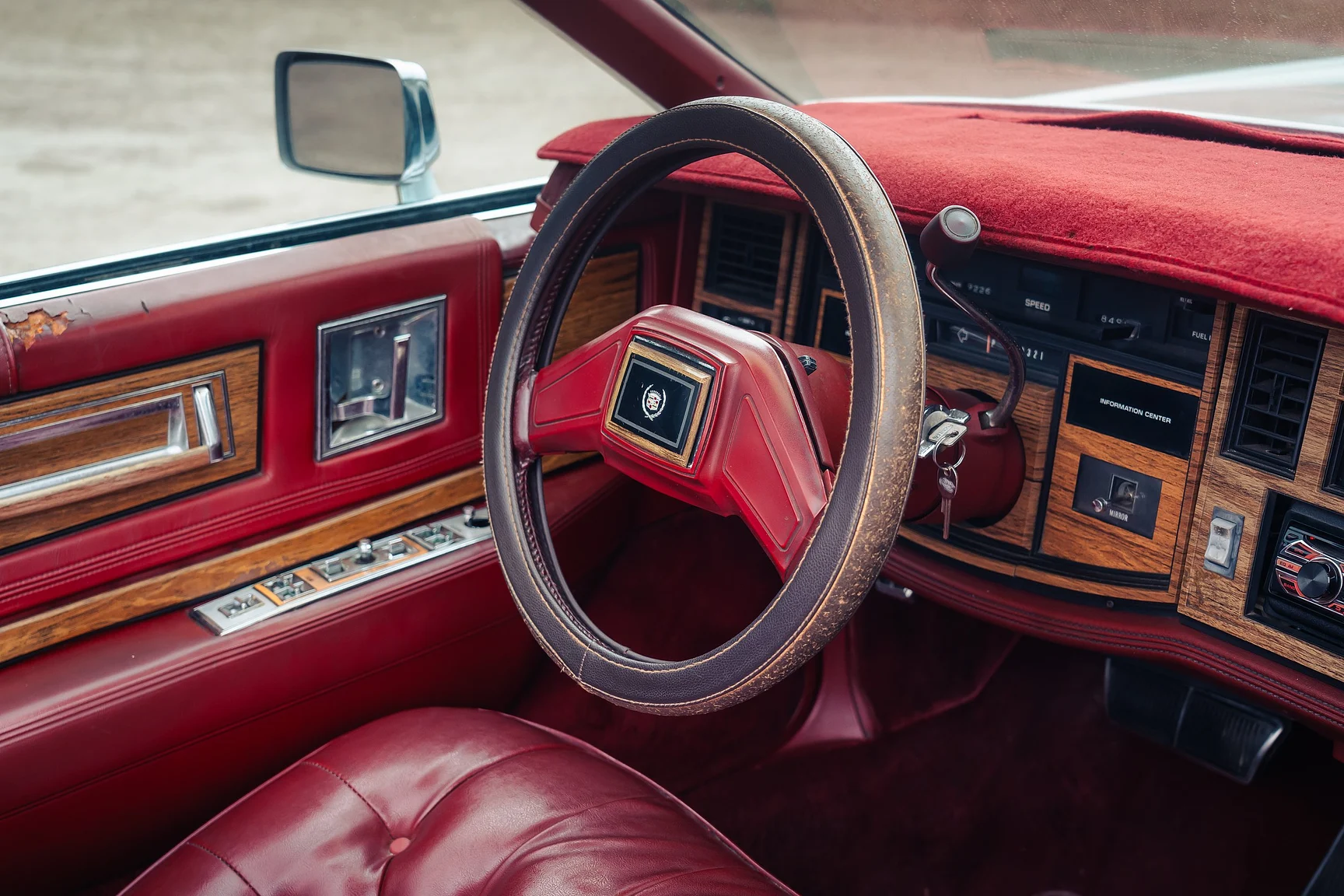 Innenraumfoto von 1984 Cadillac Eldorado Biarritz Convertible (42)