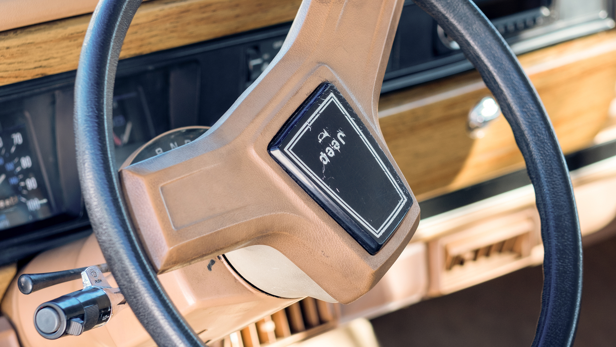 Innenraumfoto von 1988 Jeep Grand Wagoneer 5.9
