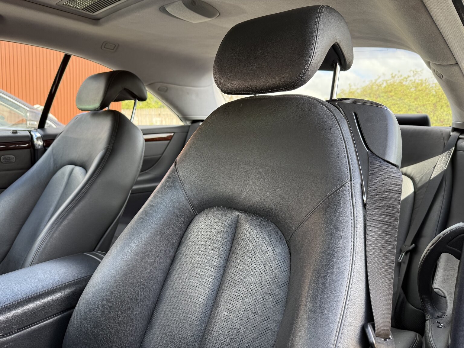 Interior image of 2000 Mercedes-Benz CL 500