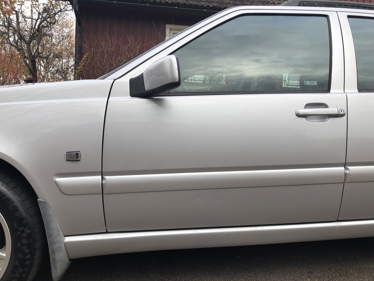Exteriörbild på 1998 Volvo V70 R AWD